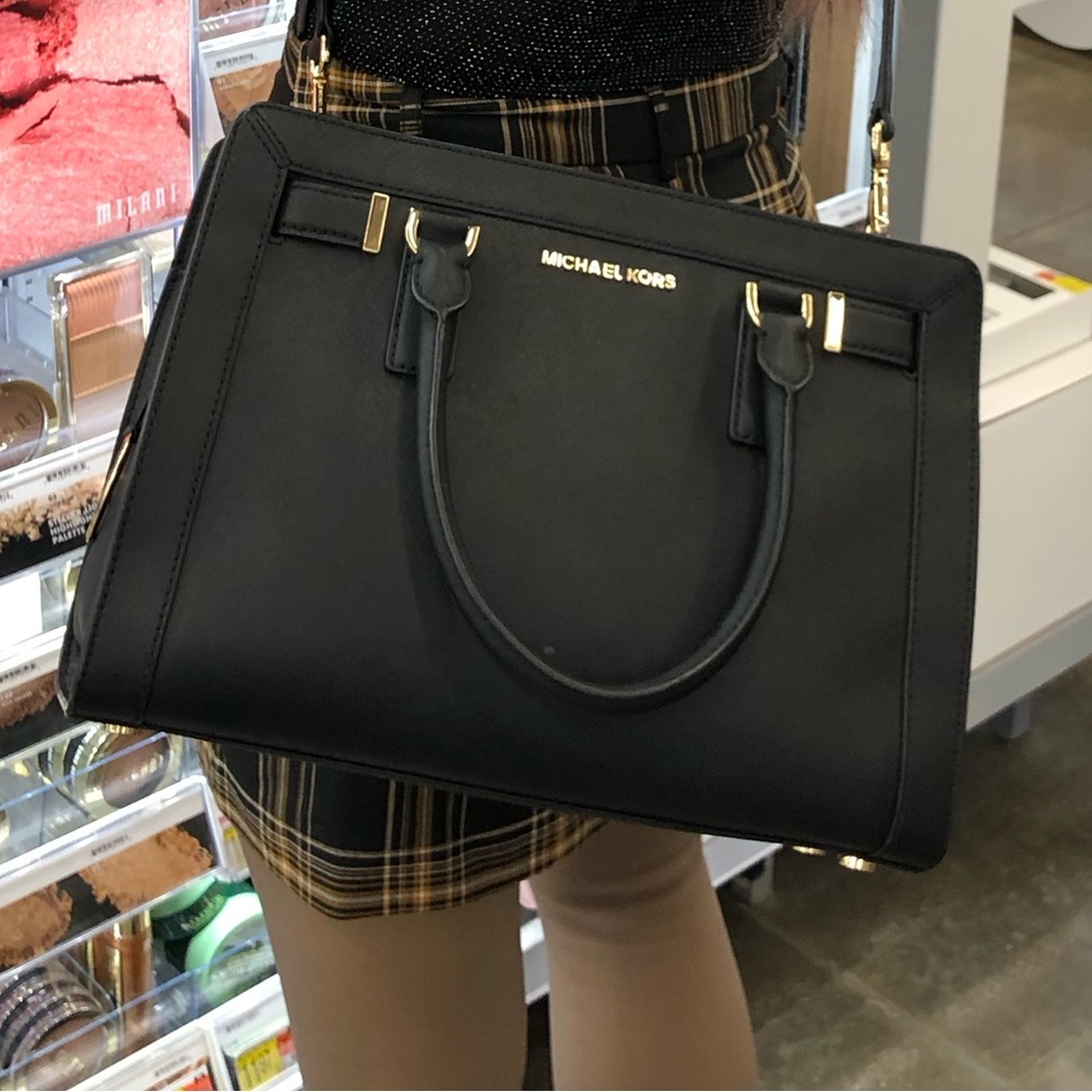 π₯Moving to @the_bag_guyπ₯Michael Kors - Dillon Saffiano Satchel-Black/Gold - Picture 1 of 16